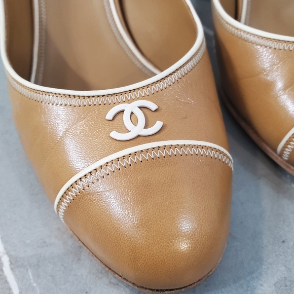 CHANEL CAMEL PUMPS CC DETAIL - Picture 10 of 14